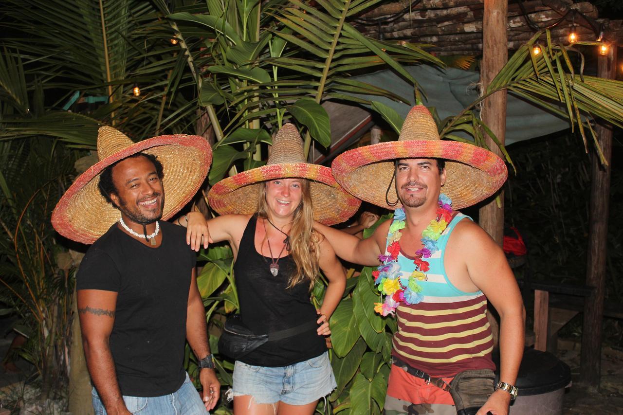 Coconut Hostel Bocas Town Zewnętrze zdjęcie