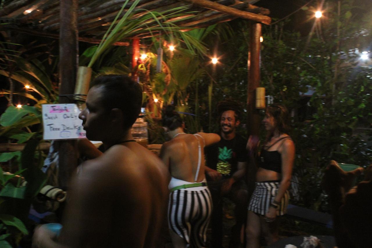 Coconut Hostel Bocas Town Zewnętrze zdjęcie